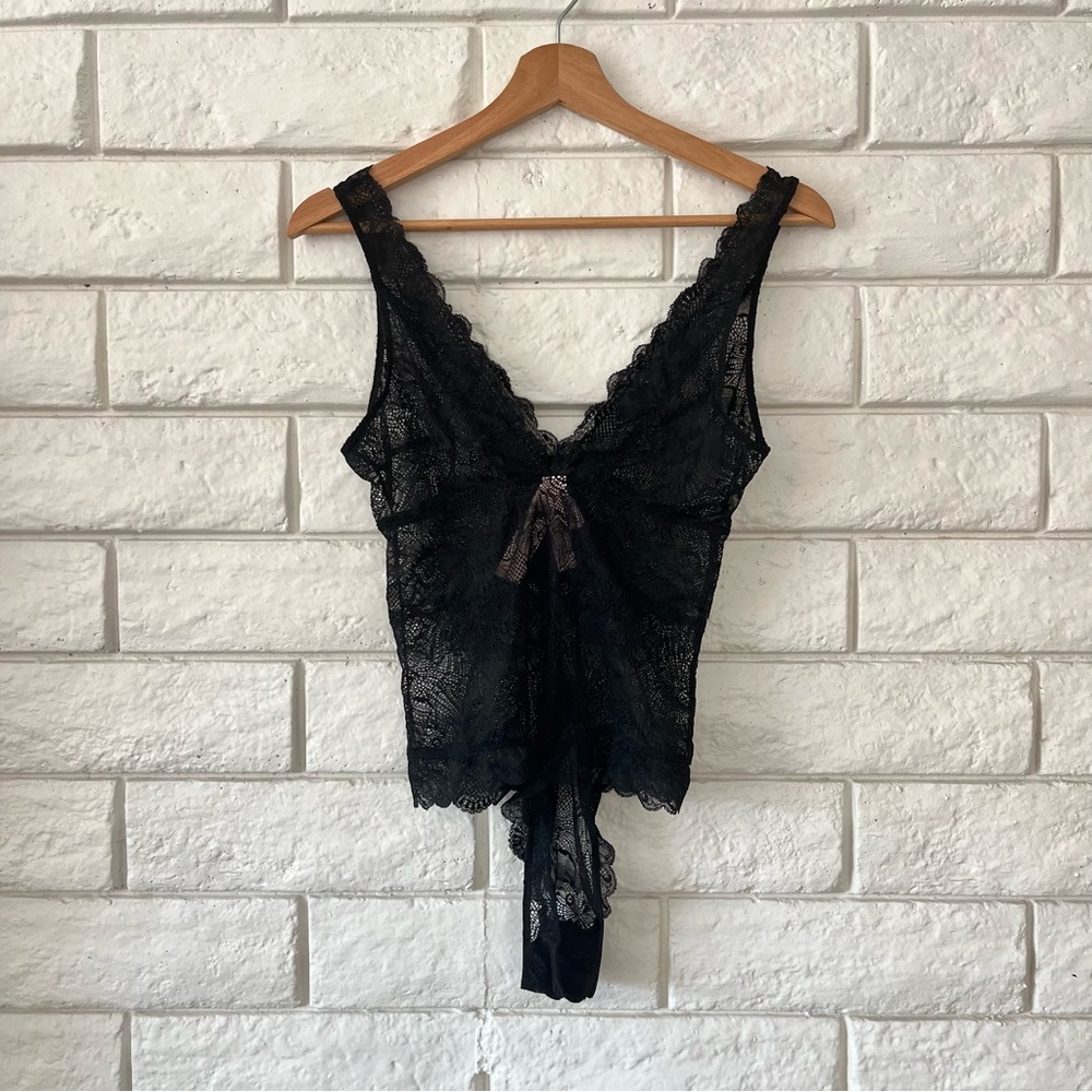 BUNDLE NWT Victoria’s Secret Lace lingerie White Burgundy Black Size Medium - Picture 3 of 13